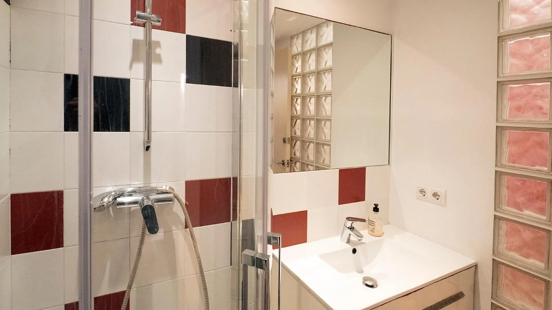 Nice Apartment In Sants Barcelona Spanje